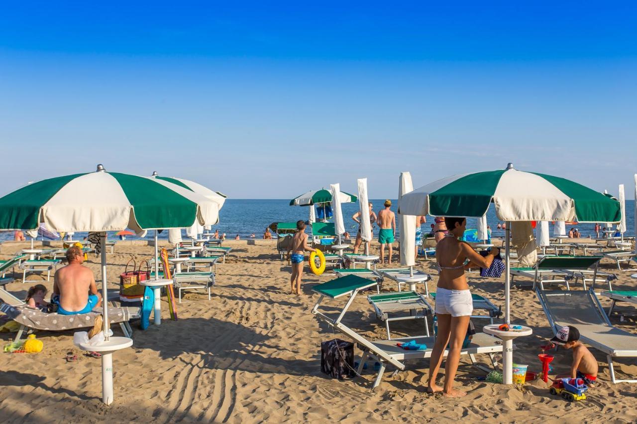 Tigli Lido Altanea Apartment Caorle Bagian luar foto
