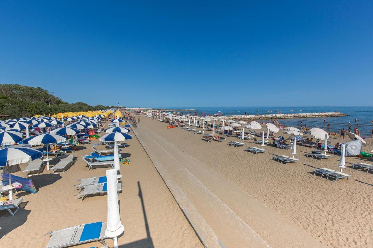 Tigli Lido Altanea Apartment Caorle Bagian luar foto